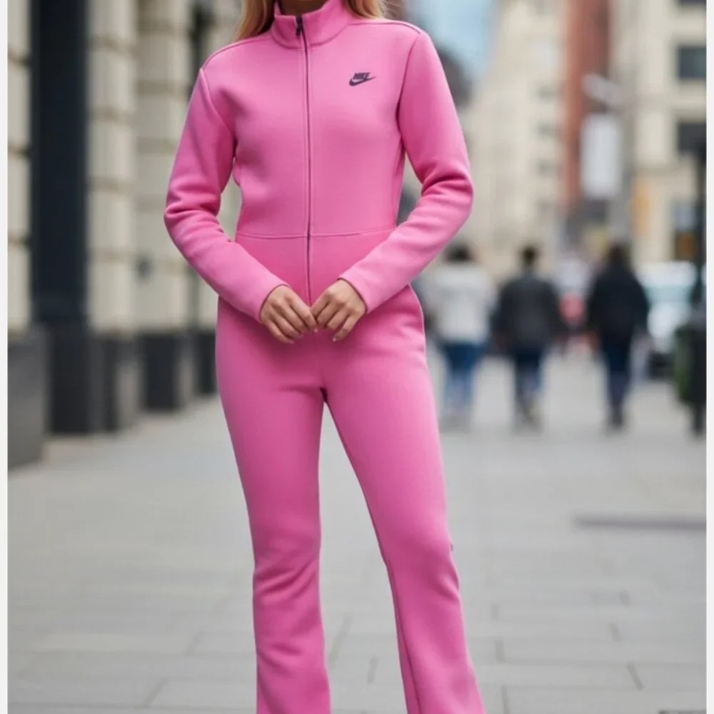 Nike
NWT Nike Sportswear Tech Fleece Jumpsuit HV4095-675 Pink Small